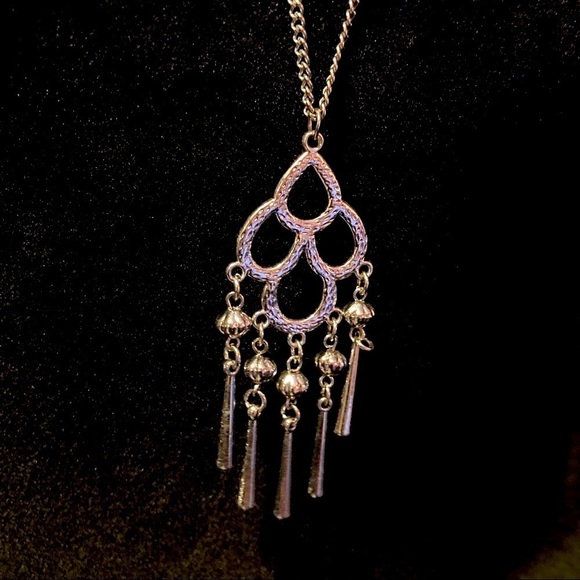 Jewelry - SILVER toned long chain and waterfall pendant.